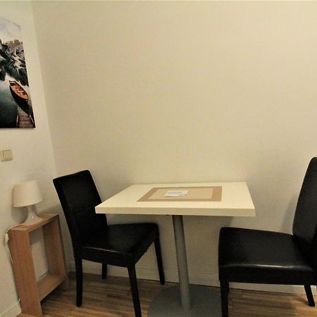 Small Studio Close To City Center Wien Eksteriør billede