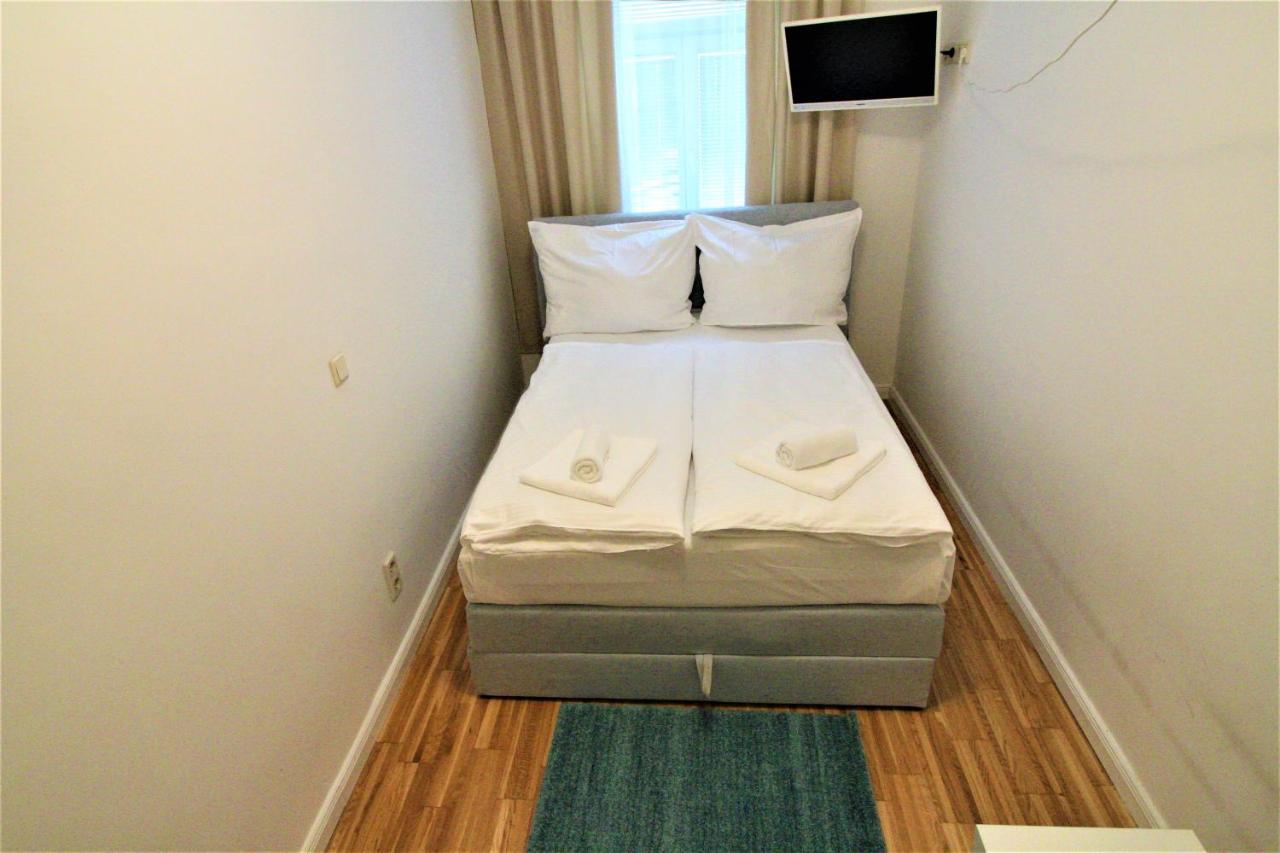 Small Studio Close To City Center Wien Eksteriør billede