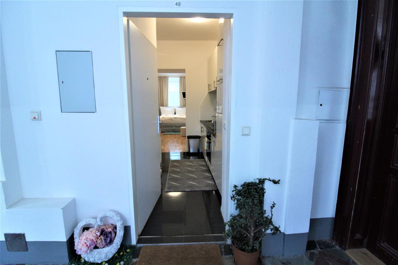 Small Studio Close To City Center Wien Eksteriør billede