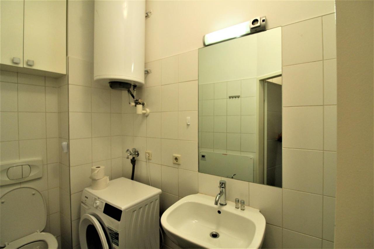 Small Studio Close To City Center Wien Eksteriør billede