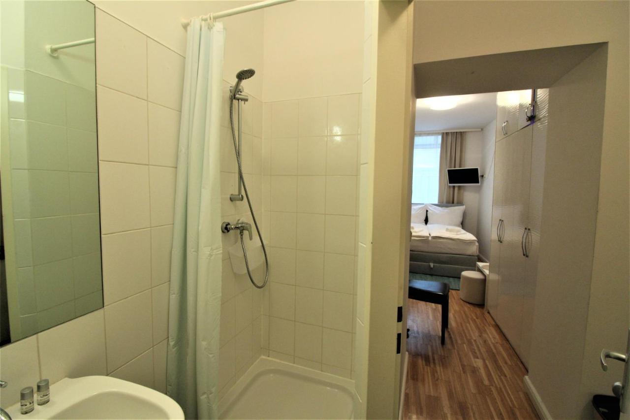 Small Studio Close To City Center Wien Eksteriør billede